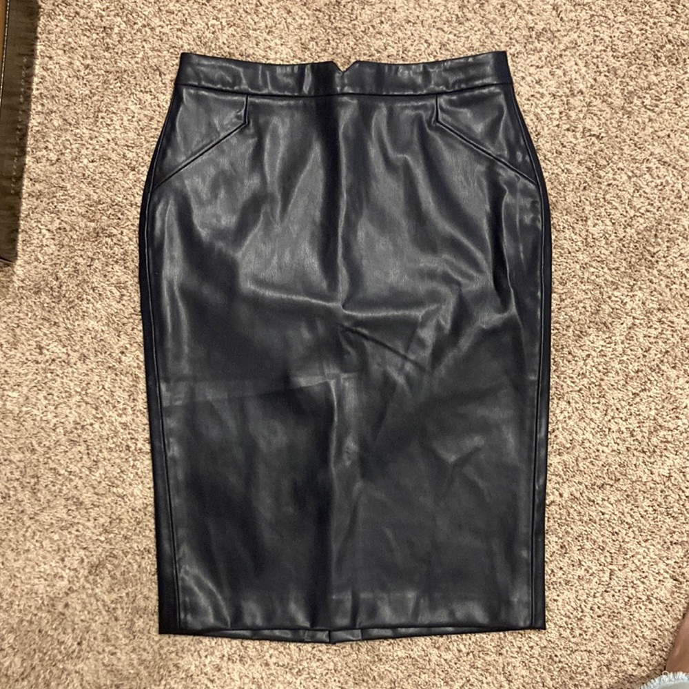 ❌SOLD❌Faux leather navy pencil skirt, size 6